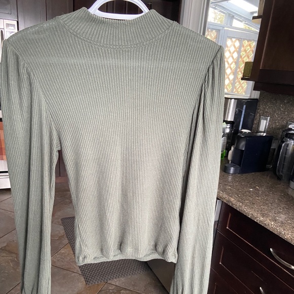 Green long sleeve sweater - Picture 2 of 2